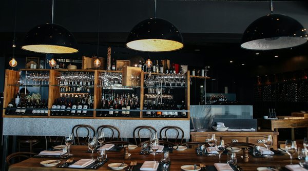 Plongée dans l'univers du rosé miraval de brad pitt